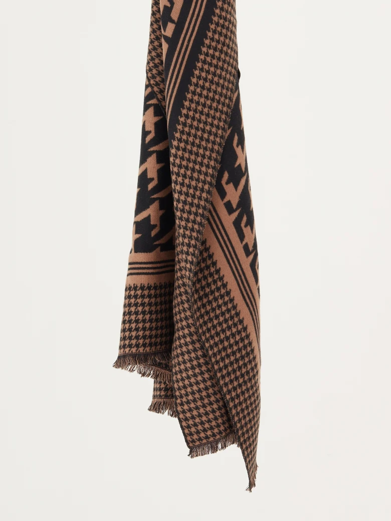 Large shawl in a peplite pattern in shades of brown and black