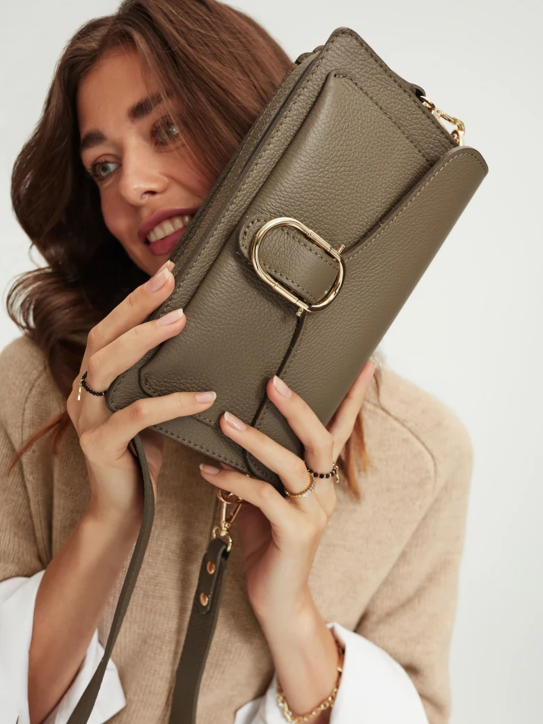 Leather handbag in taupe color