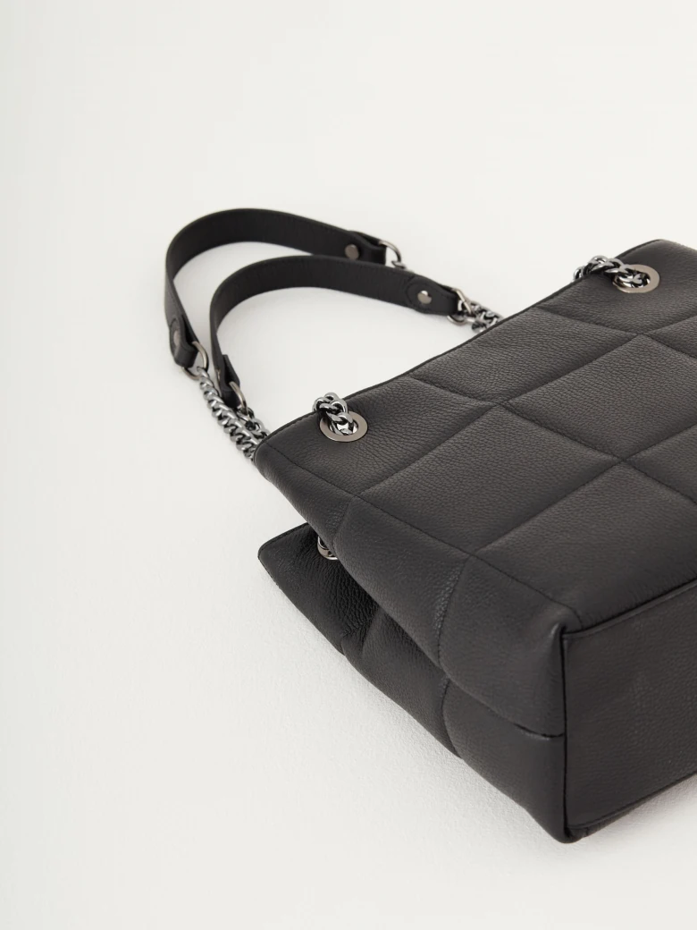 Czarna torebka typu shopper