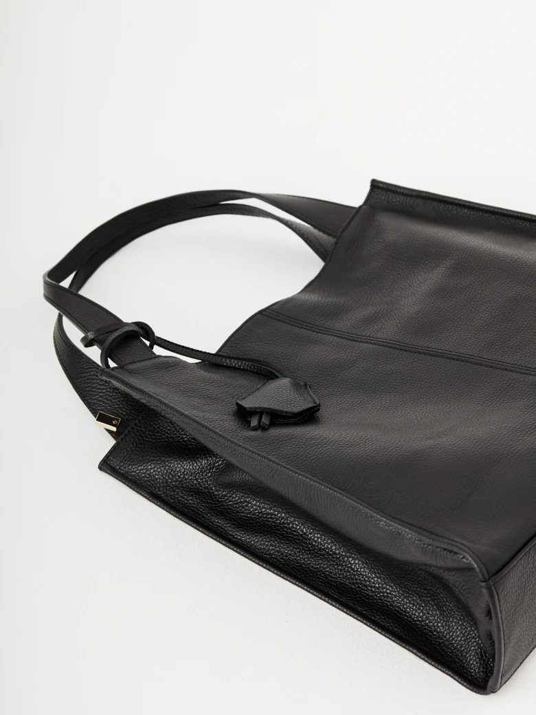 Czarna torebka typu shopper