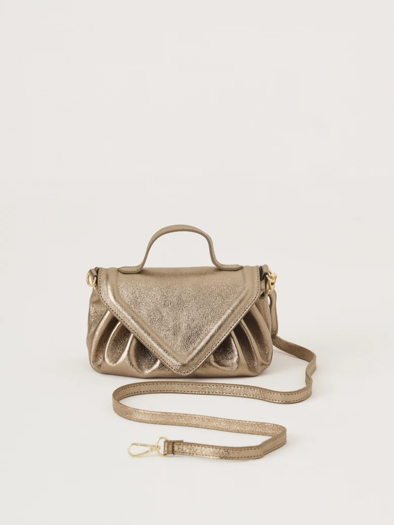 Leather wrinkled handbag