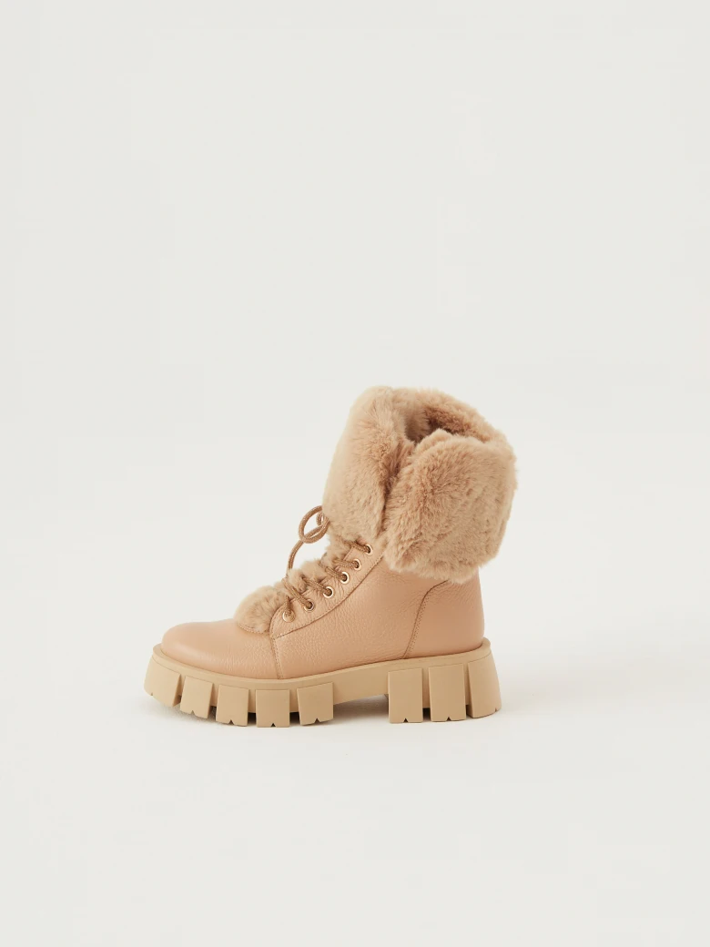 Warmed leather boots