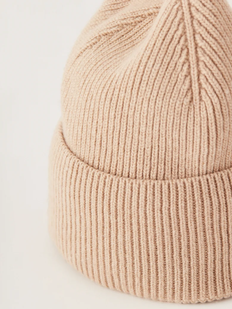 Classic caramel ribbed knit cap