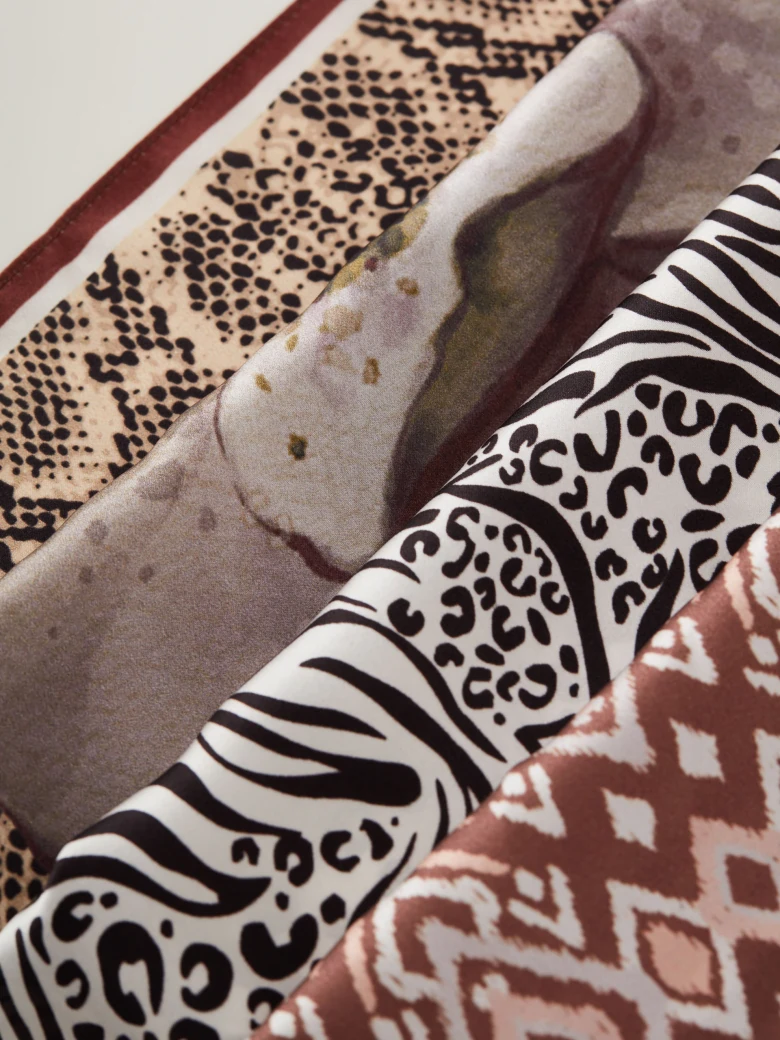 Silk gavroche in pattern