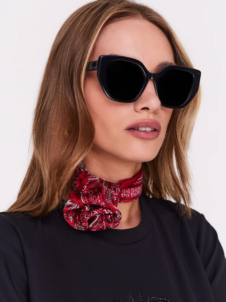 Silk gavroche in oriental pattern