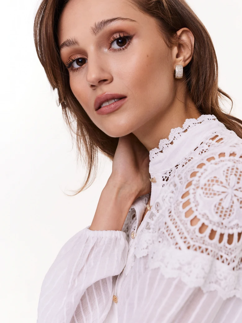 Elegant earrings with sparkling crystals