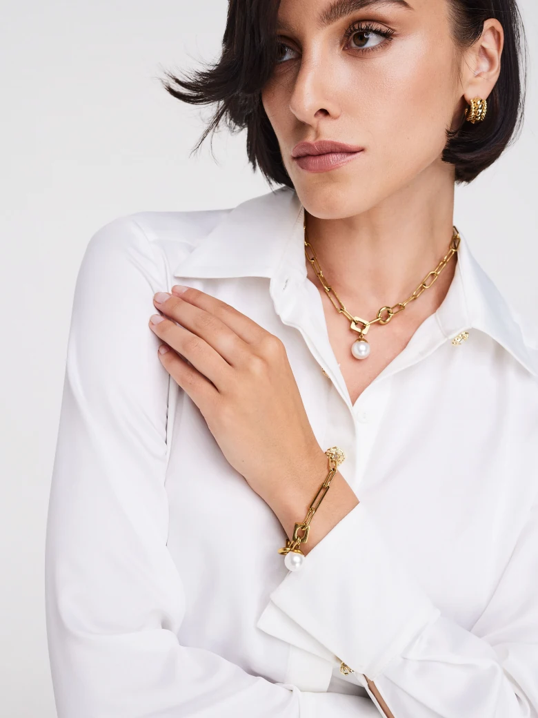 Pearl pendant necklace