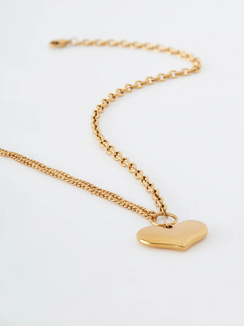 Necklace with heart-shaped pendant