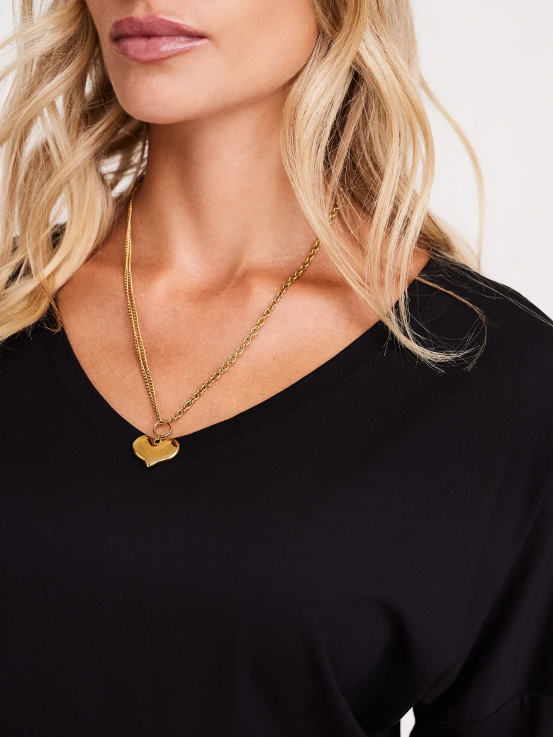 Necklace with heart-shaped pendant