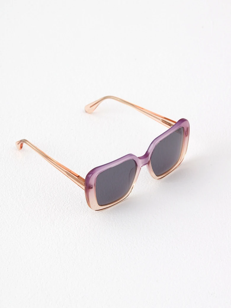 Large sunglasses with UV filter