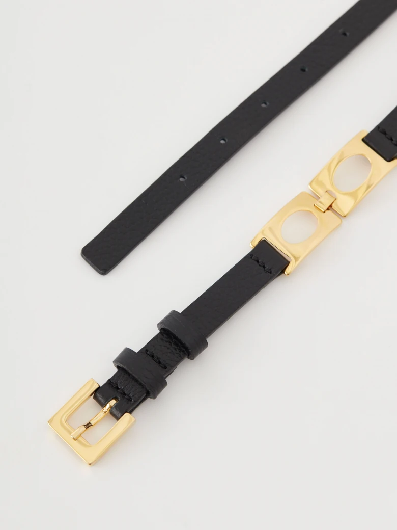 Narrow leather strap in black color