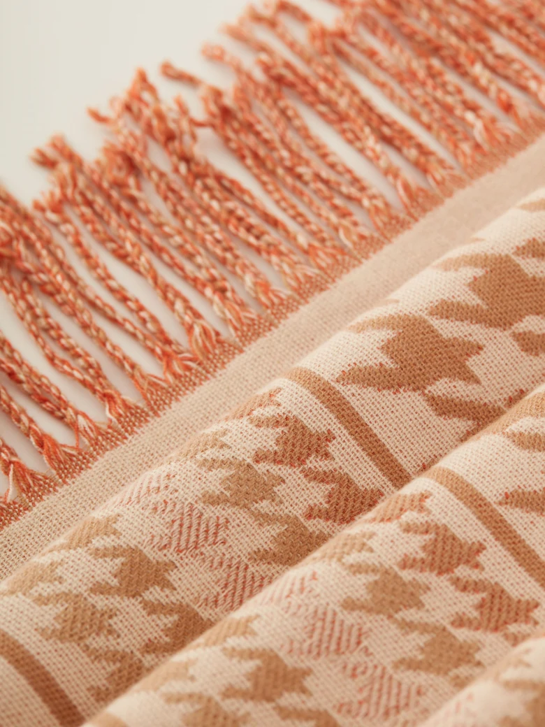 Pepeta scarf with tassels