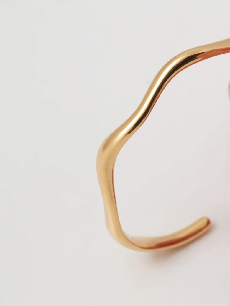 Gold-plated bracelet with an irregular shape