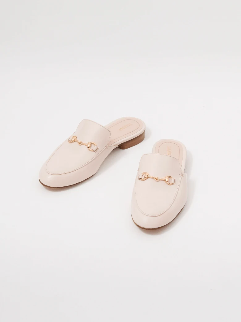 Beige leather moccasin-style flip-flops