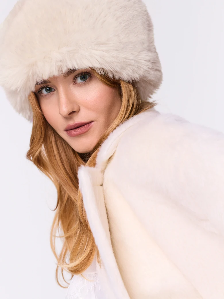 Woolen hat with fur in cream color