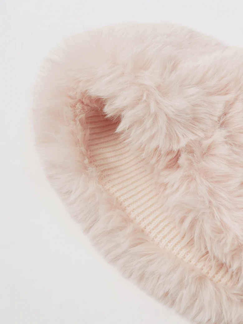 Woolen hat with fur in cream color