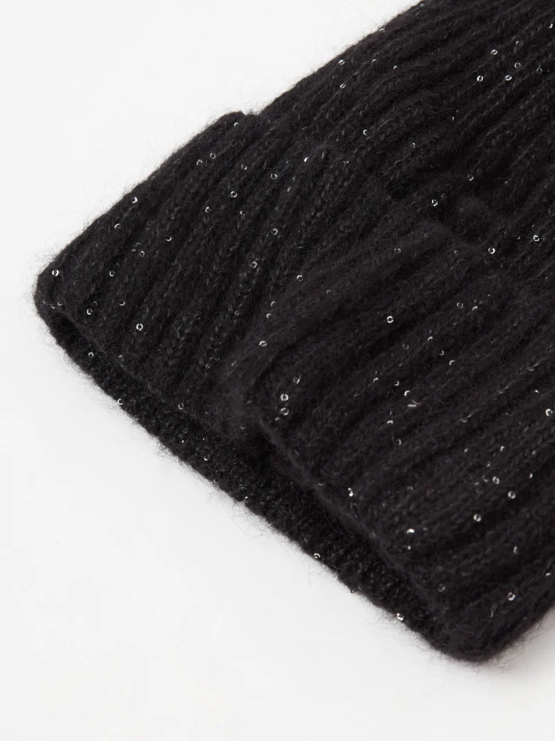Black woolen hat with sequins