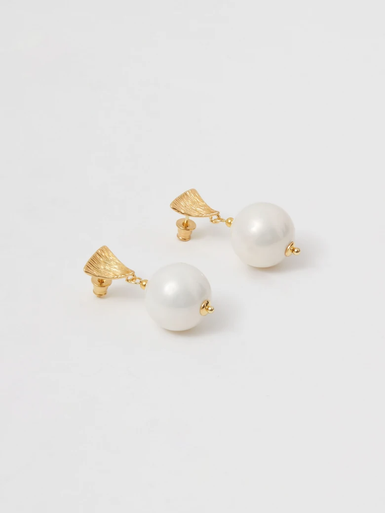 Gold-plated premium earrings with pearls