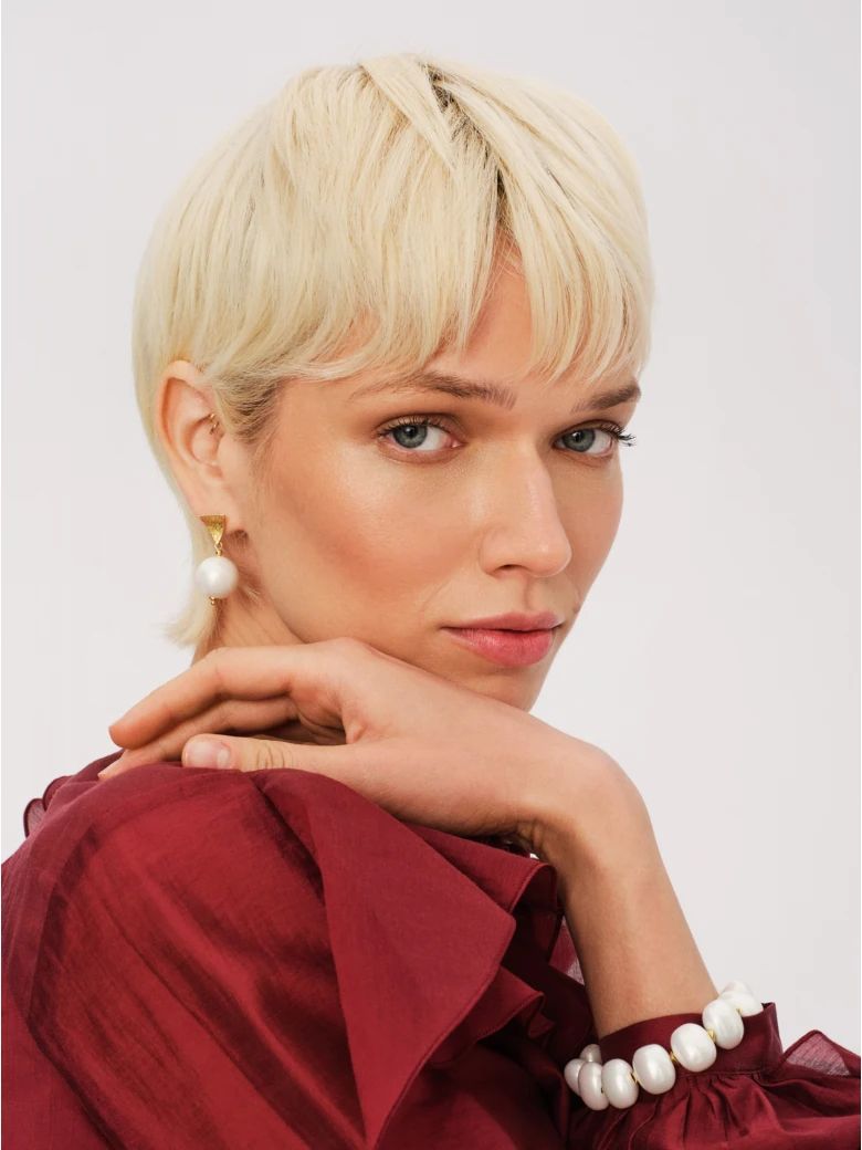 Gold-plated premium earrings with pearls