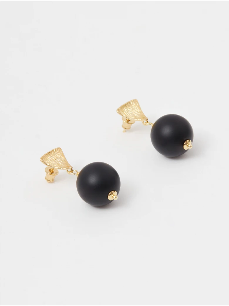 Gold-plated earrings with black onyx