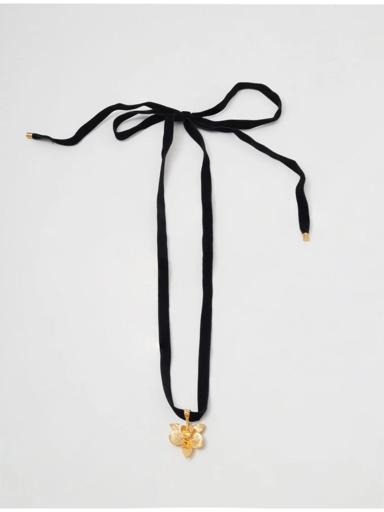 Choker necklace with a gold-plated pendant