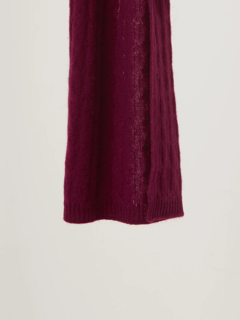 Burgundy cashmere scarf with a cable knit pattern