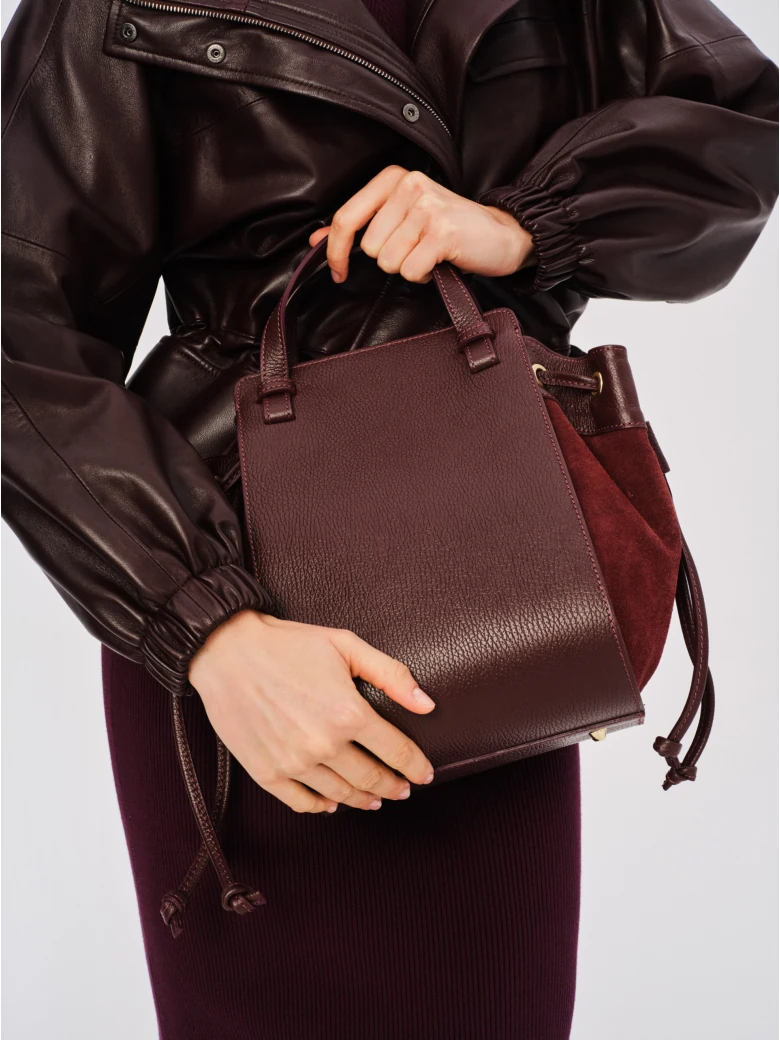 Burgundy leather handbag made of mixed materials