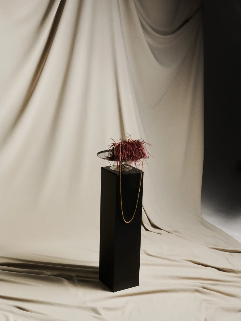 Elegant clutch bag with ostrich feathers