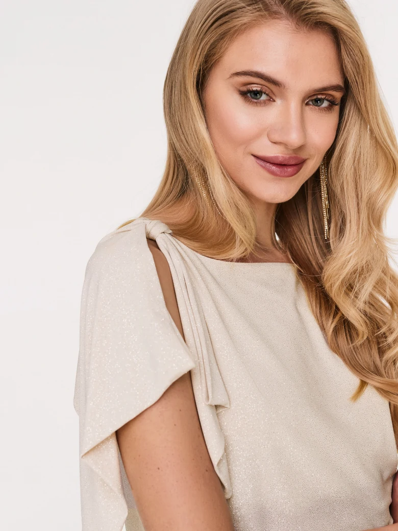 Elegant blouse in powder color