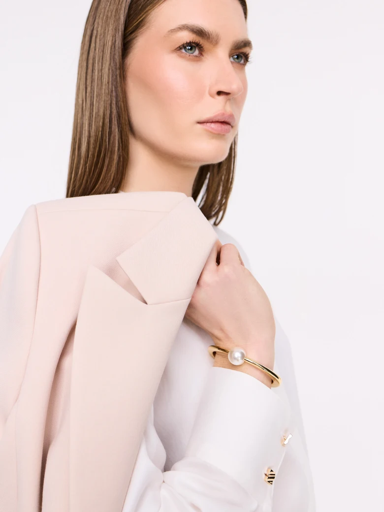 Gold-colored bracelet with pearl