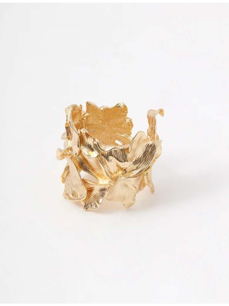 A unique bracelet with a floral motif