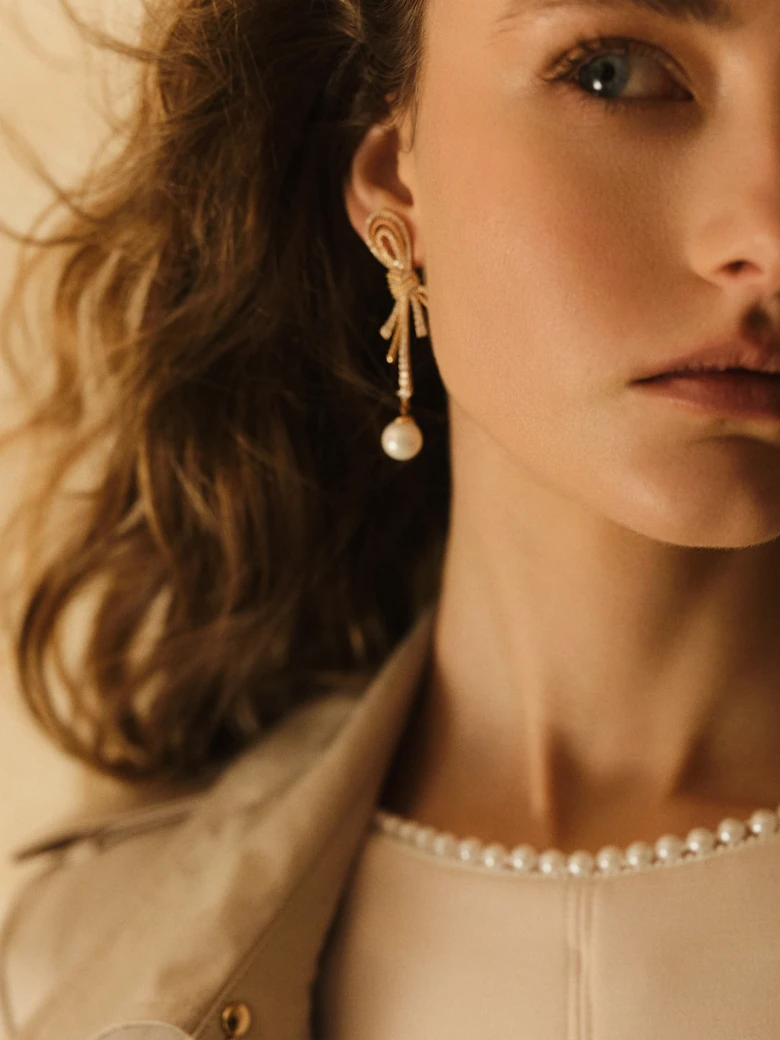 Gold-plated earrings with pearls