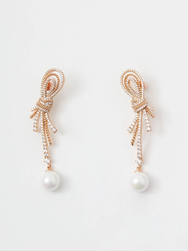 Gold-plated earrings with pearls