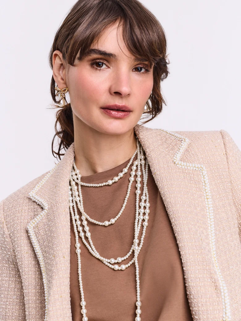 Long imitation pearl necklace
