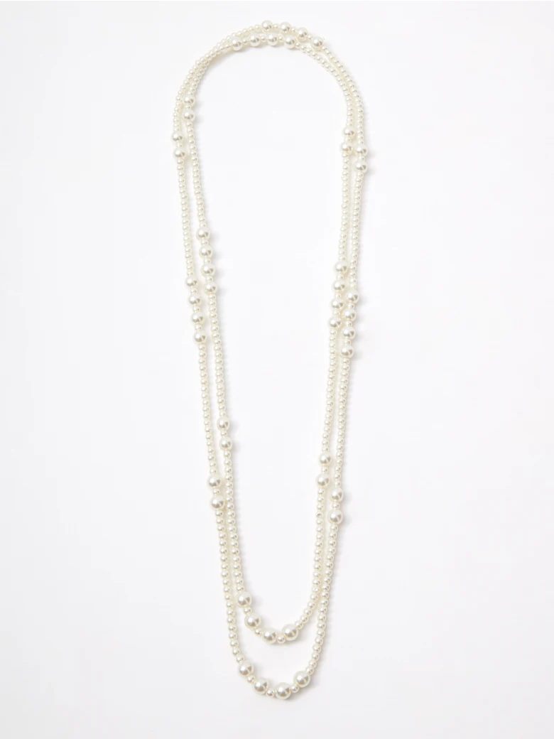 Long imitation pearl necklace