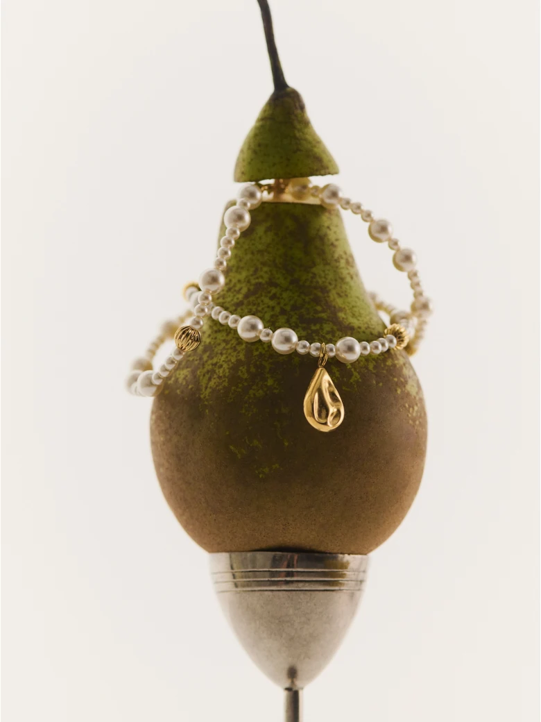 Pearl necklace with gold-plated pendant