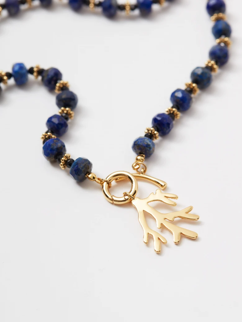 Pozłacany naszyjnik z kamieni lapis lazuli