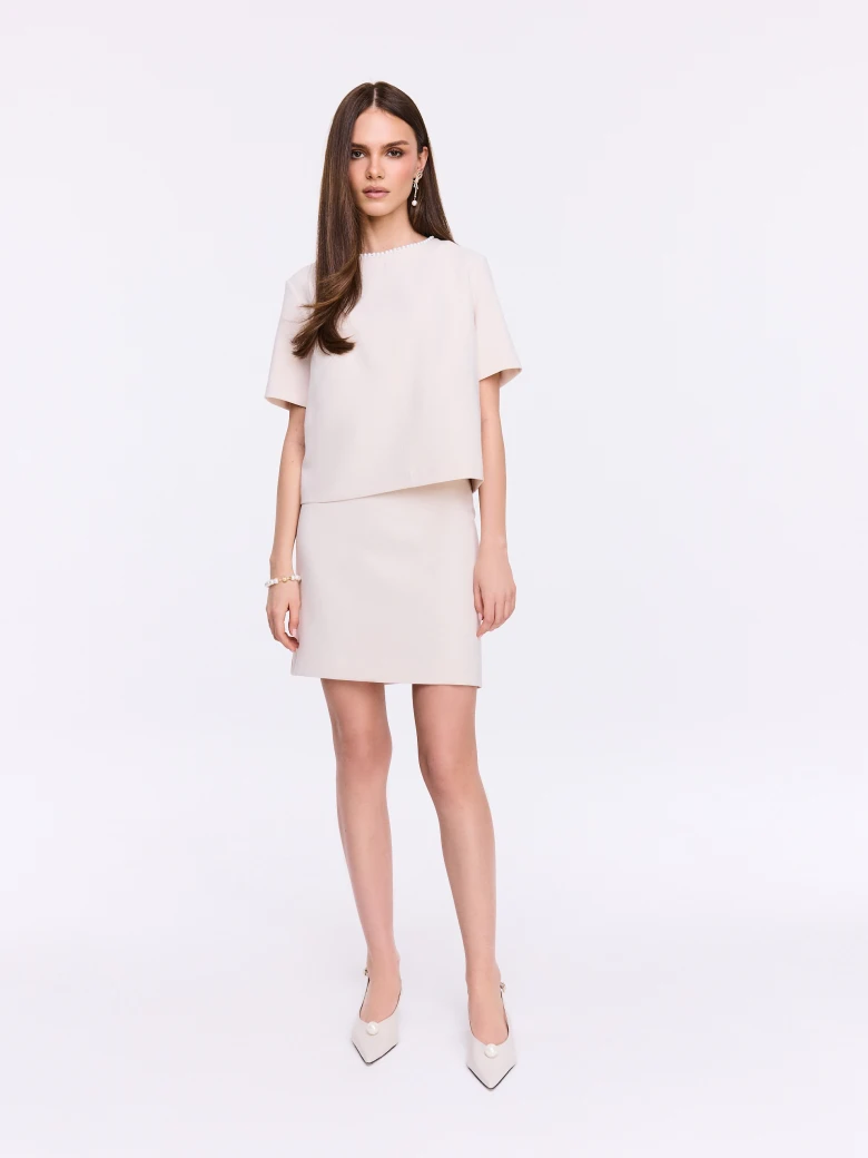 Short skirt in beige
