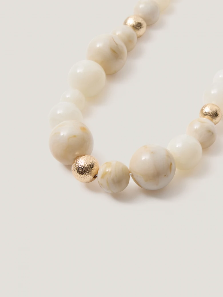 Elegant beads with a marbled effect