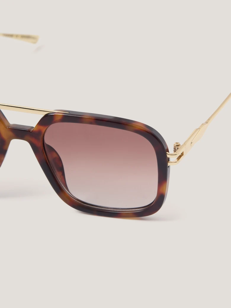 Rectangular sunglasses