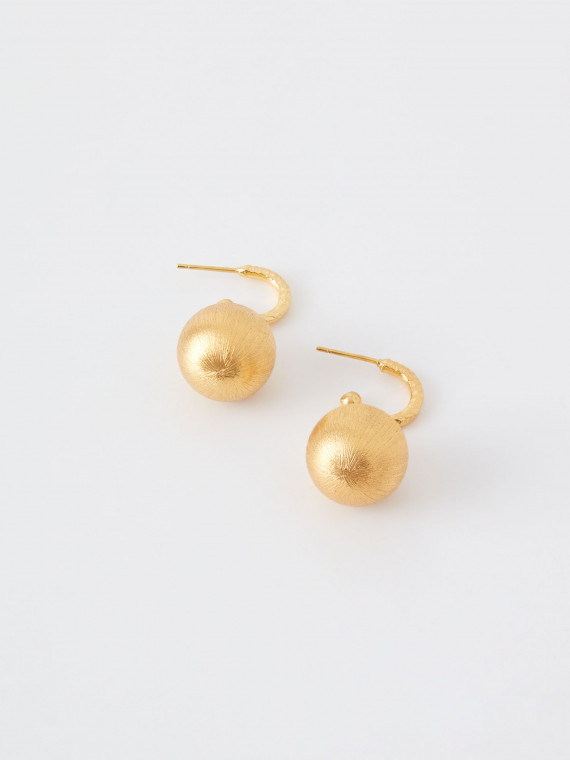 Gold-plated earrings with pendant