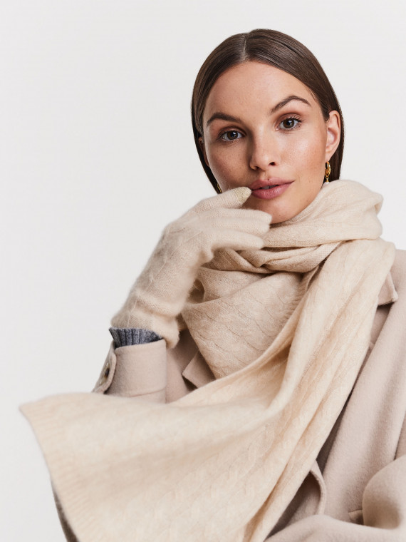 Cream-coloured cashmere scarf