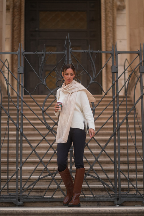 Cream-coloured cashmere scarf