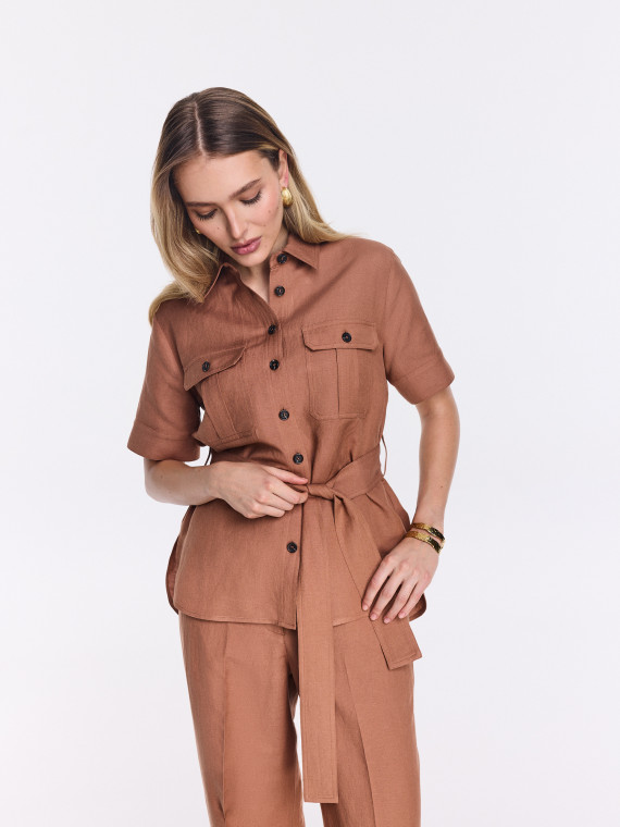 Short-sleeve shirt made of linen and viscose
