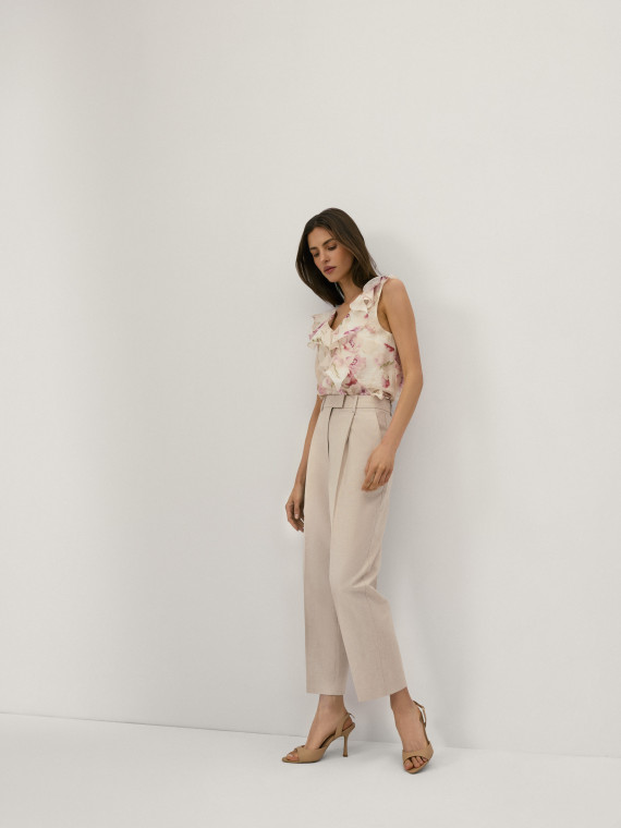 Beige high-waisted trousers with linen