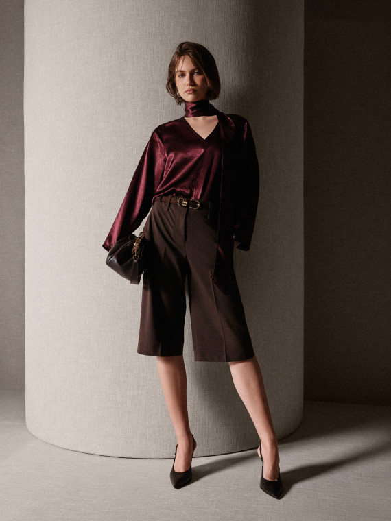 High-waisted chocolate-coloured Bermuda shorts