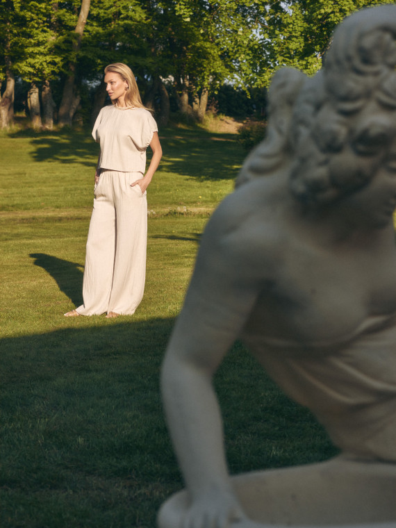 Loose-fitting beige trousers