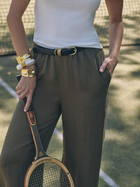 Olive-coloured loose-fitting trousers