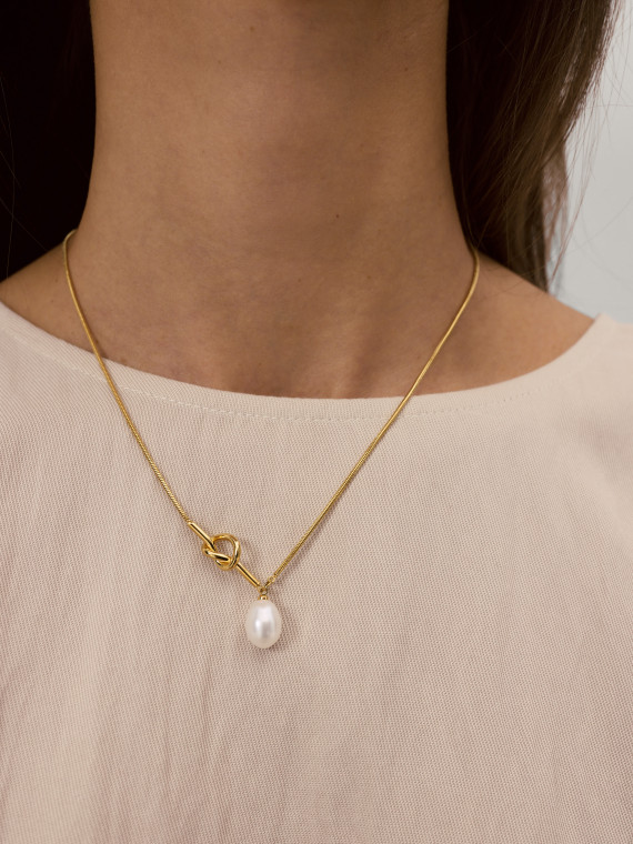 Gold-plated pearl necklace