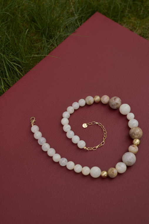 Elegant beads with a marbled effect
